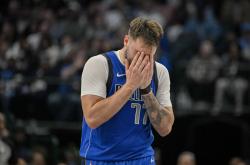 关于东契奇在FPX比赛中势不可挡，突破纪录引发热议！的信息