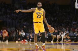 关于詹姆斯迎来二十赛季高光表现，公牛球迷沸腾！的信息